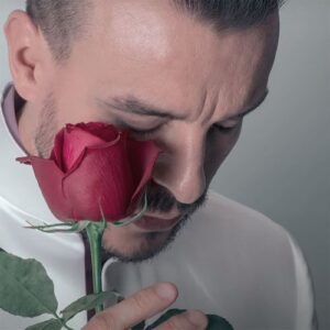 دانلود آهنگ جم ادریان بیر گولو سئودیم